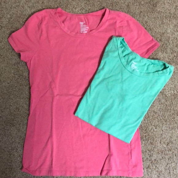 2 short sleeve knit tops by Gap - Picture 1 of 3